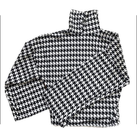 BLACK & WHITE PATTERN SWEATER WITH TURTLENECK - Picture 2 of 2